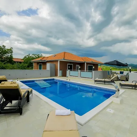 Luxury Rebecca Villa *