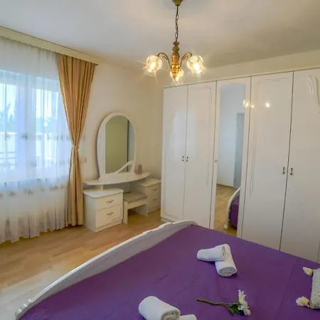 Luxury Rebecca *